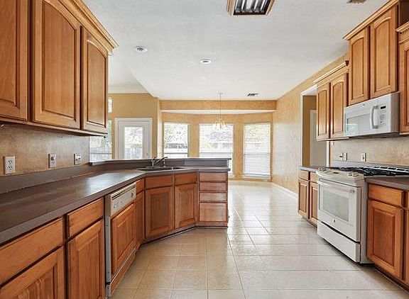 5th image of 1800 Octavia Dr