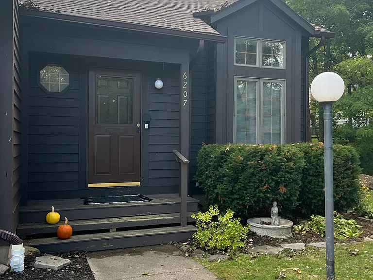 6207 Creek View Trl — Photo 1