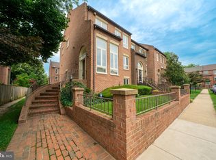10168 Turnberry Pl, Oakton, VA 22124