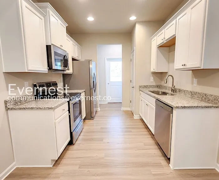 121 Culver St — Photo 6
