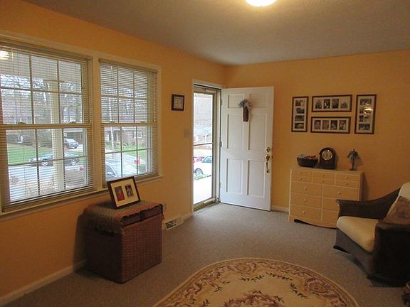 3rd image of 320 Annhurst Dr