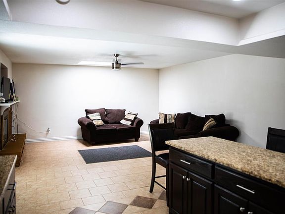 2nd image of 705 Pinoak Dr