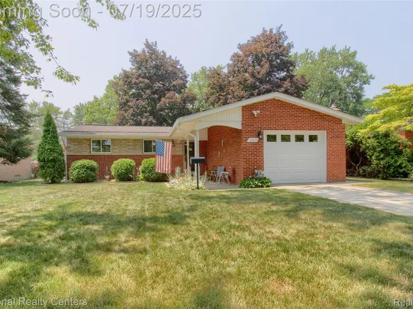22073 Tredwell Ave, Farmington Hills, MI 48336