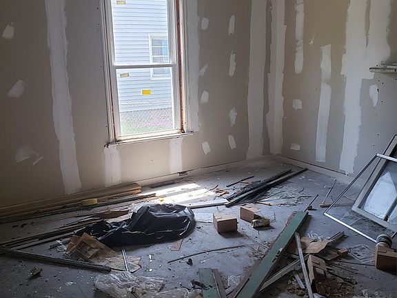 5th image of 809 Vance St