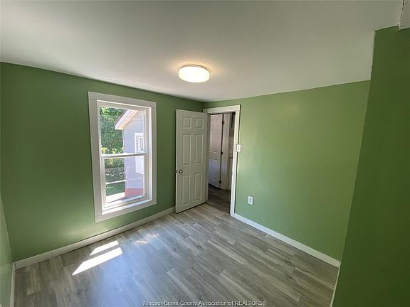 4th image of 155 King St E