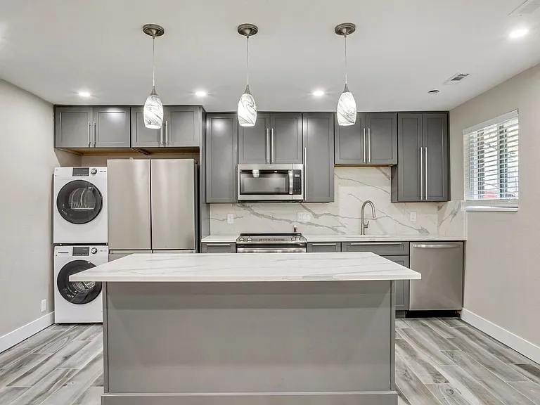 4371 / 4365 S Fairbourne Ave — Photo 13