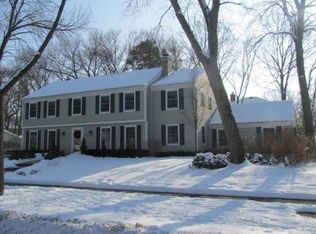 471 Hevern Dr, Wheaton, IL 60189