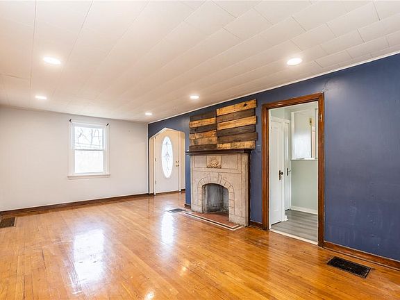 3rd image of 3136 Vernon Ave