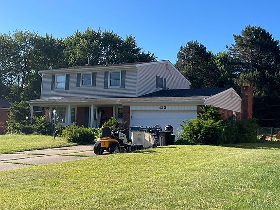 3rd image of 422 Boutell Dr