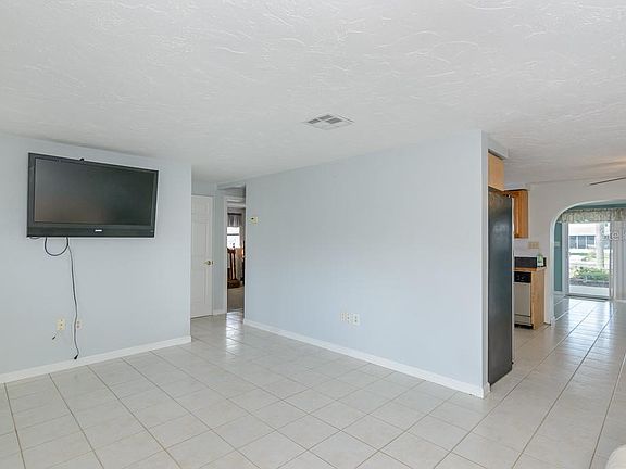 5th image of 13415 Neptune Dr