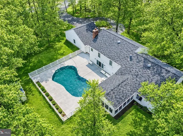 1645 Timber Summit Dr, Westminster, MD 21157