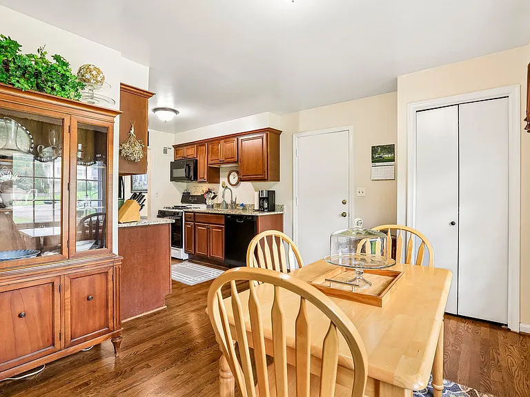 18033 Mill Creek Dr — Photo 19