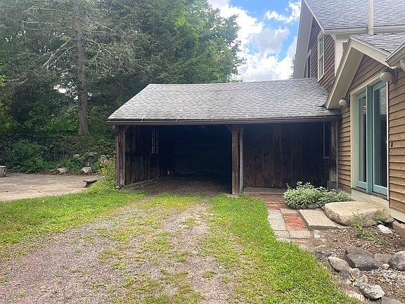3rd image of 254 Spring St