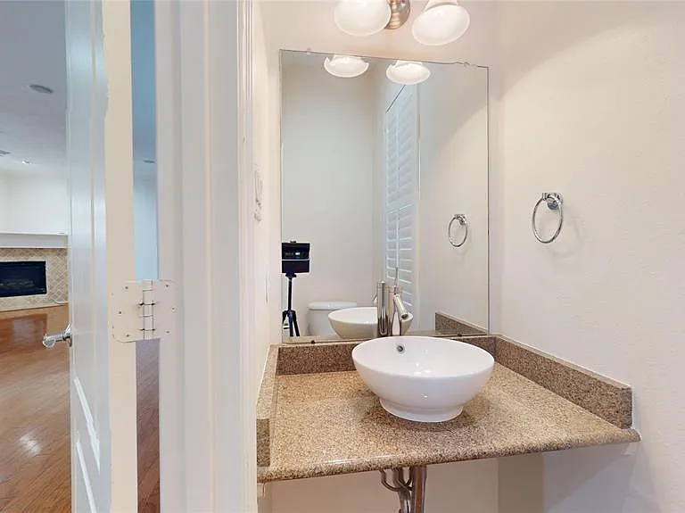1502 Birdsall St — Photo 12