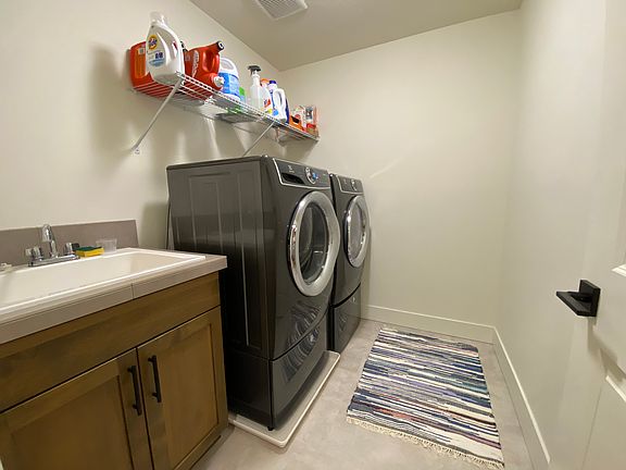 4th image of 730 SE 37th St