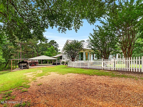 5th image of 219 Pop Hill Rd