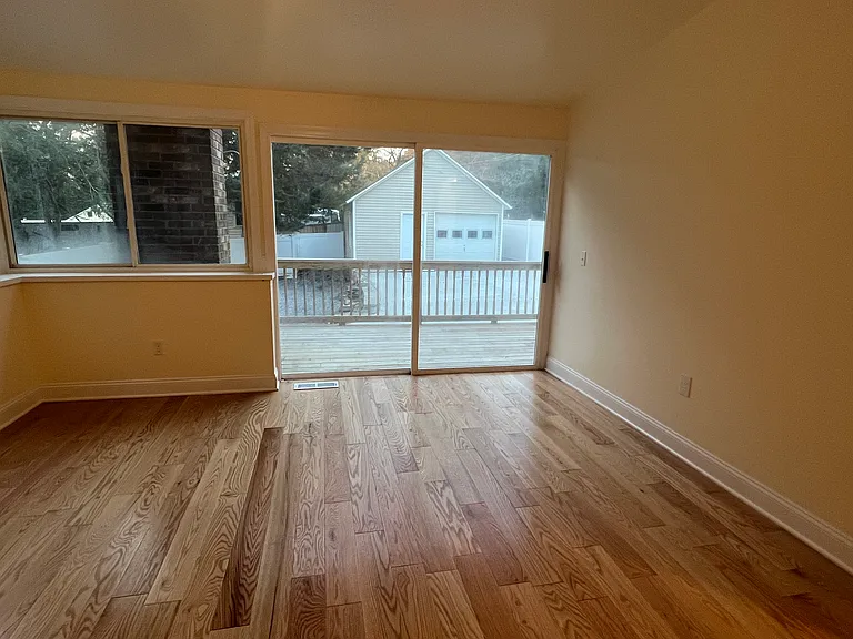 720 Main St — Photo 9