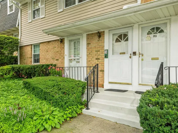 10 Harbour Lane #7B, Oyster Bay, NY 11771