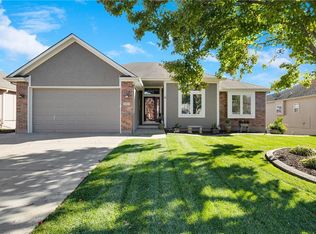 957 NW Birch Ct, Grain Valley, MO 64029