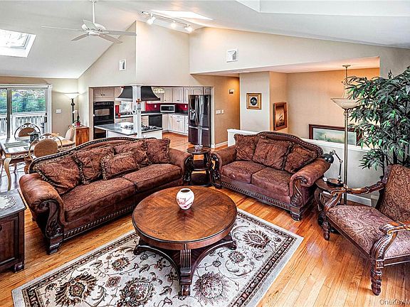 4th image of 26 Waterbury Road