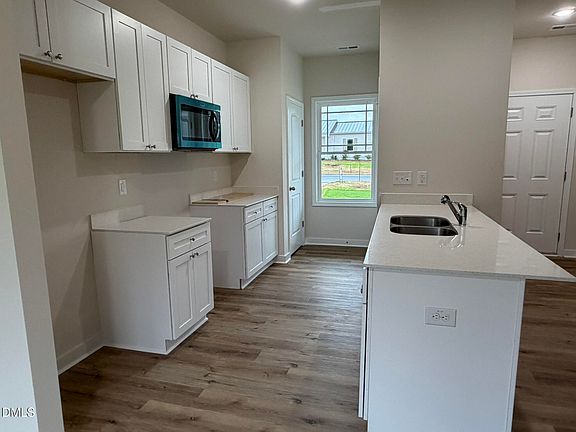 5th image of 228 Jacobs Ridge Dr