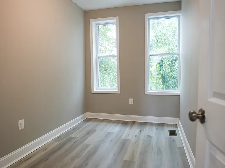 527 Chateau Ave — Photo 9