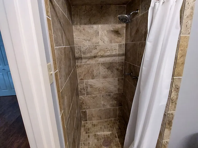 902 Live Oak Dr — Photo 5