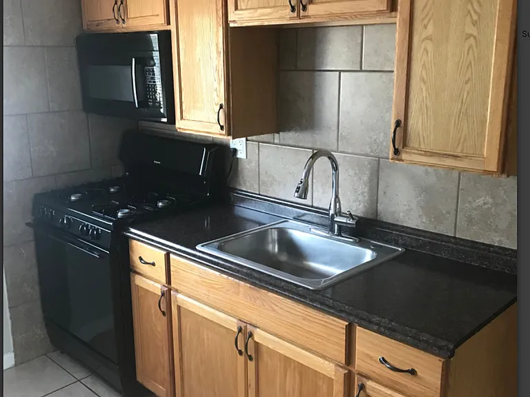 Clydesdale Apartments — Photo 16