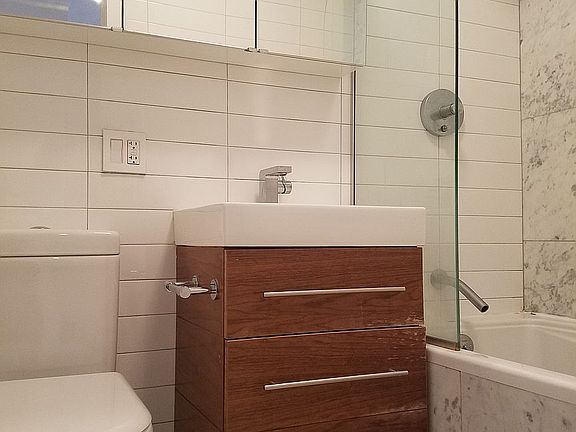 4th image of 200 E 30th St APT 7j