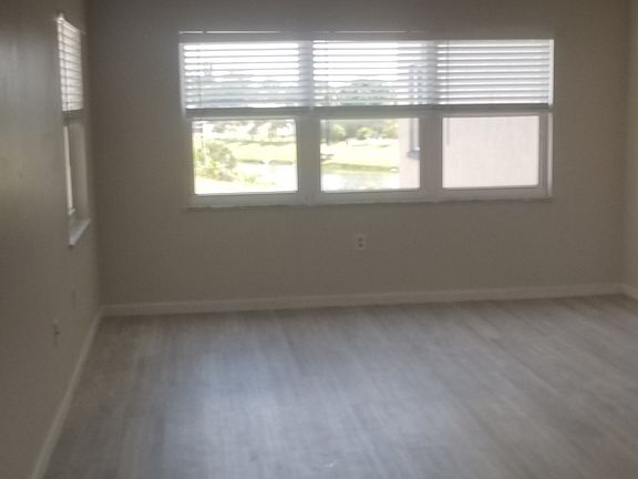 Lg Living room area