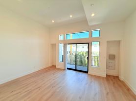 Beautiful Modern Luxury 4 Story Townhome - 4 bed - 3.5 bath with Rooftop Deck in Silver Lake