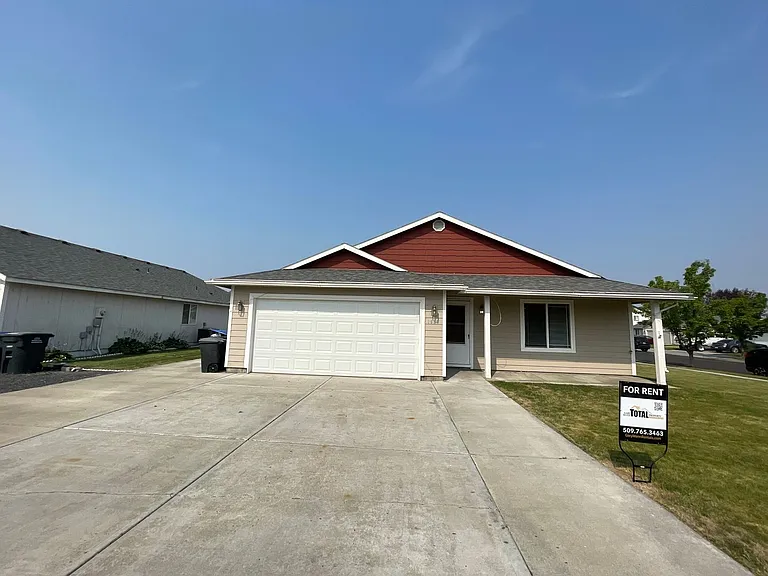 1900 Leanne Ave — Photo 2