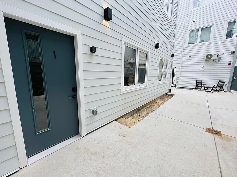 1309 Hope St #I — Photo 17