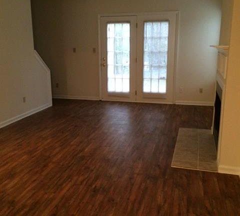 4th image of 804 Selwyn Oaks Ct APT B