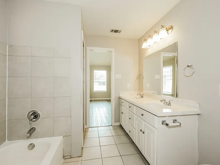 5117 Foard St — Photo 11