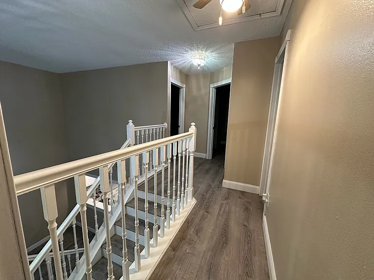 1724 Chatham Cir — Photo 20