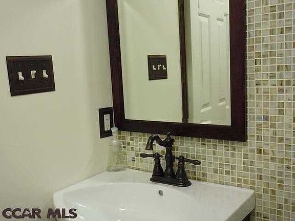 4th image of 115 Chapel Hill Cir