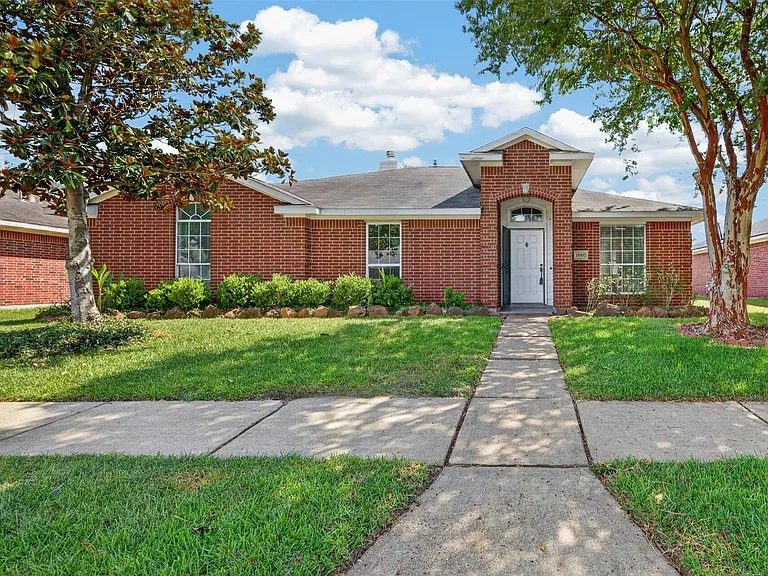 15307 Flemington Ave — Photo 2