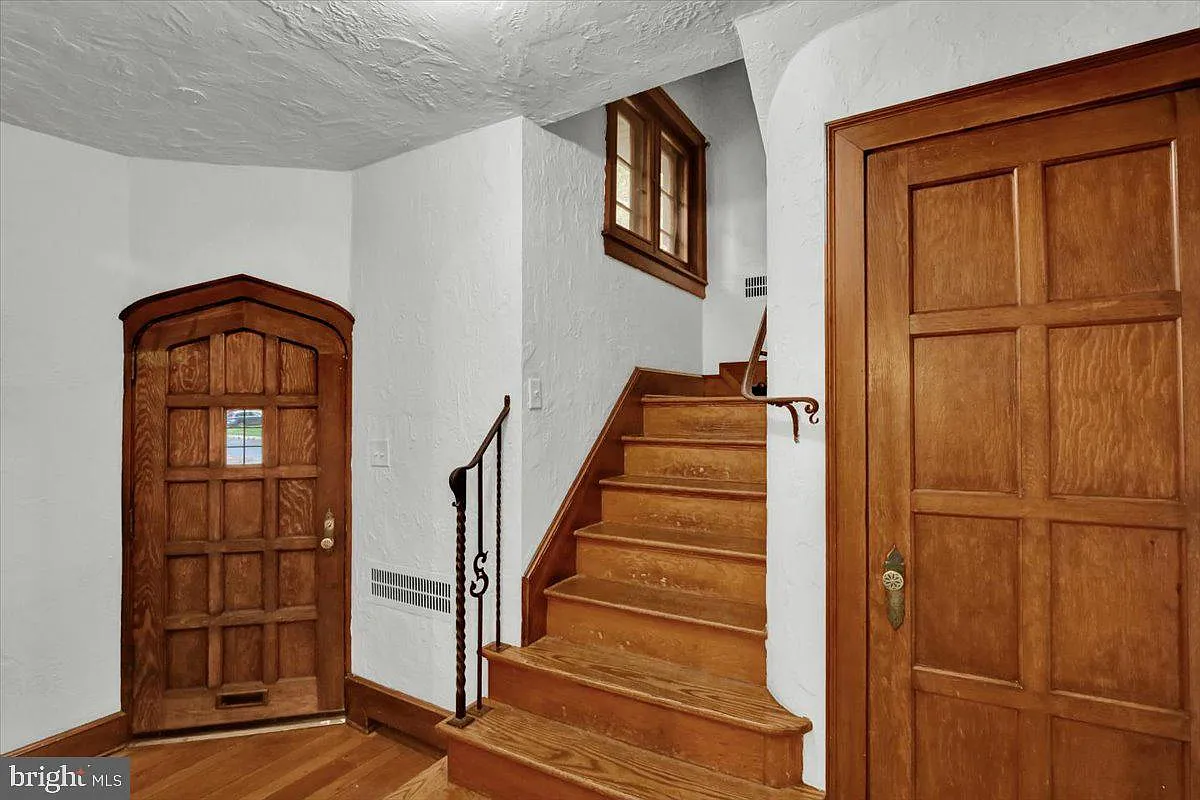 3 bed, 2.0 bath, 1827 sqft, $2,600 — Photo 2