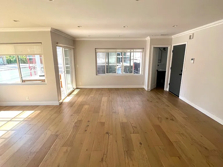 153 S Palm Dr #5 — Photo 3