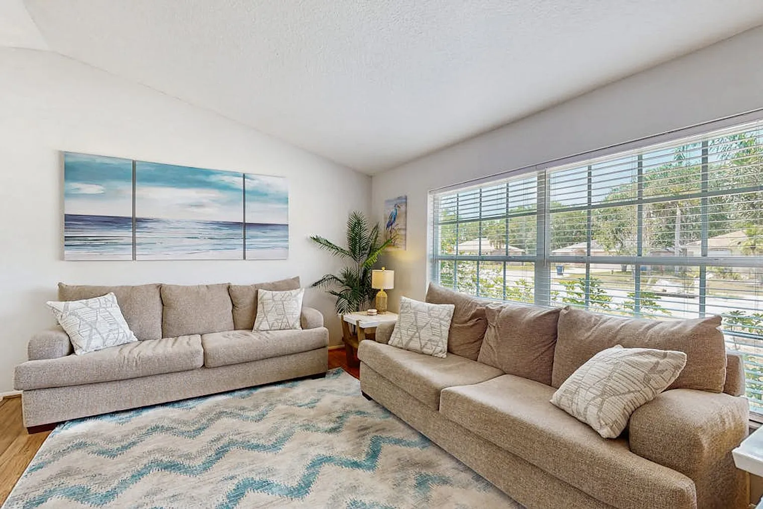 3 bed, 2.0 bath, 1410 sqft, $4,285 — Photo 2