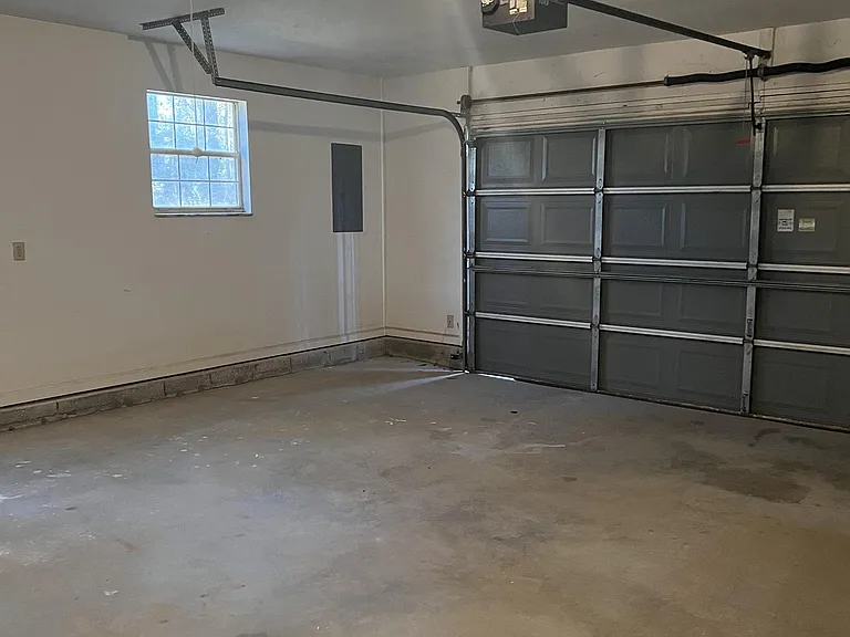 2733 Masterson Ln — Photo 13