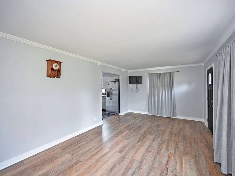 409 Glenn St — Photo 8