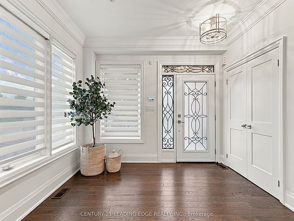 5th image of 301 Fiddlers Ct