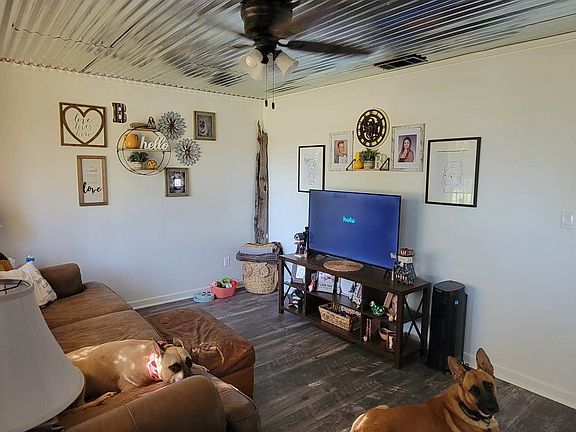 2nd image of 1024 N Spring St