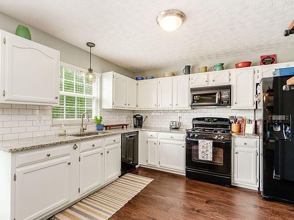 4th image of 4961 Heatherview Dr