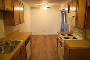 5th image of 811 White Rock St
