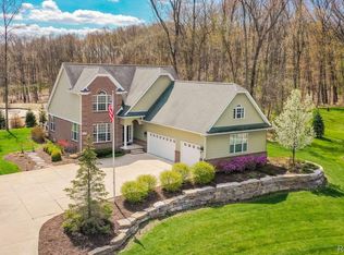 1365 Ridgefield Ct, White Lake, MI 48383