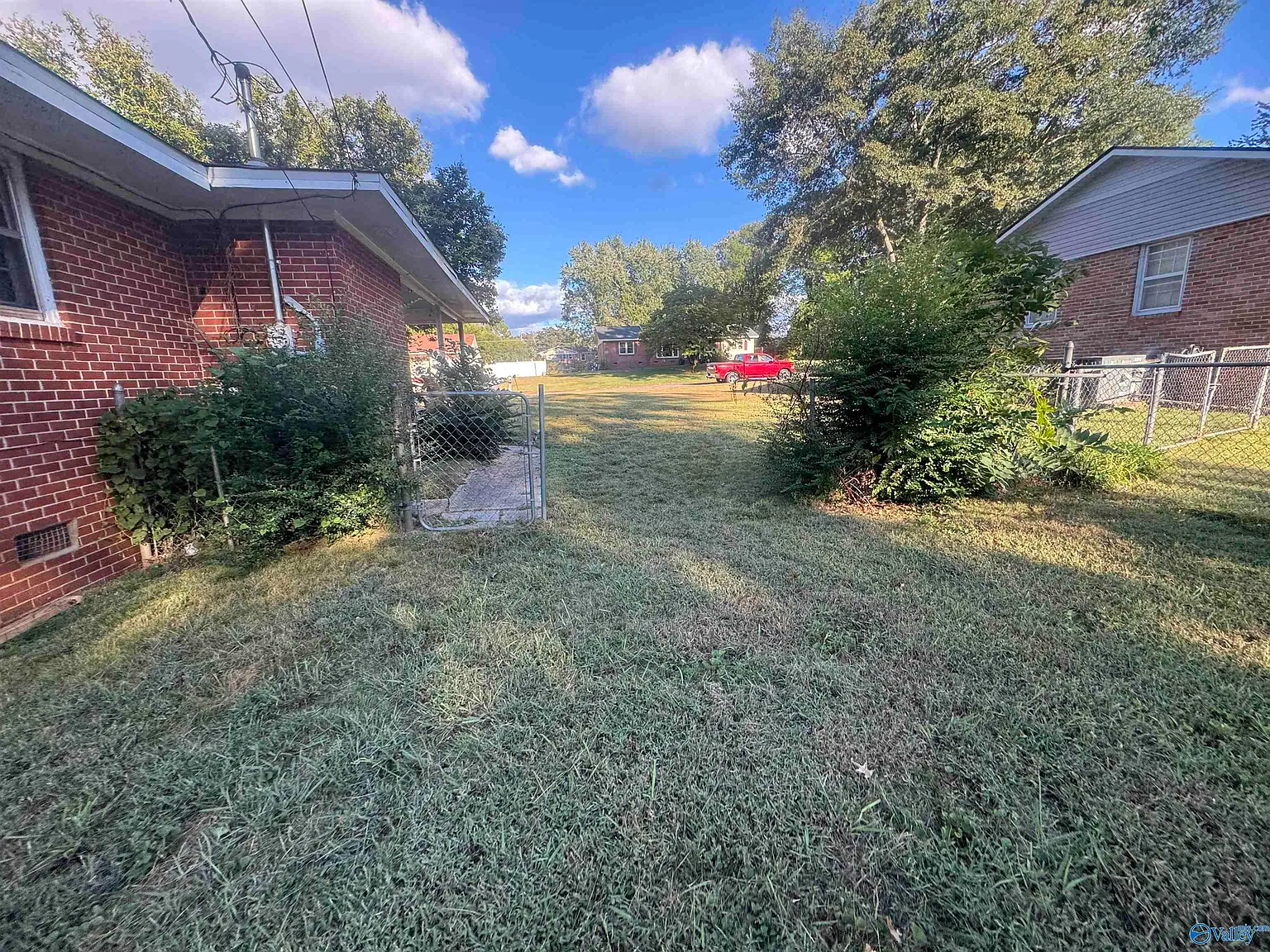 3 bed, 2.0 bath, 1500 sqft, $1,350 — Photo 3