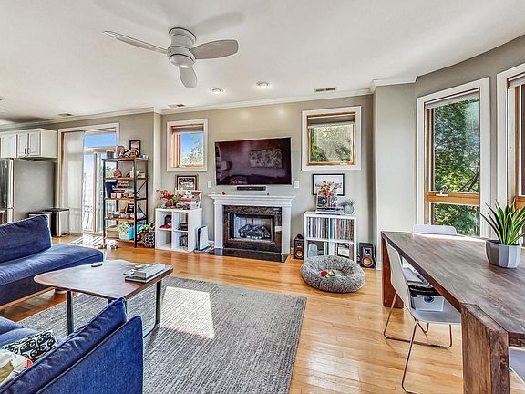2nd image of 3725 W Wrightwood Ave #3